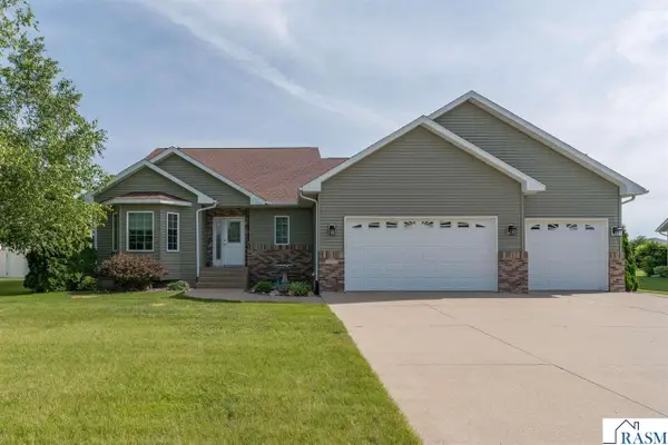 1007 Crystal Lake Drive, Lake Crystal, MN 56055