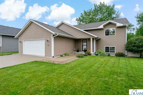 124 Harbor Hill Drive, Mankato, MN 56001