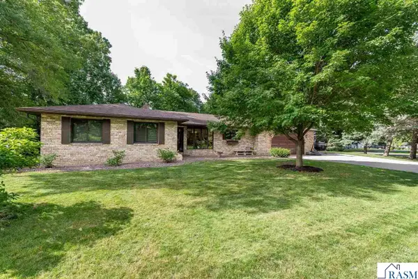 137 Maple Park Drive, Mankato, MN 56001