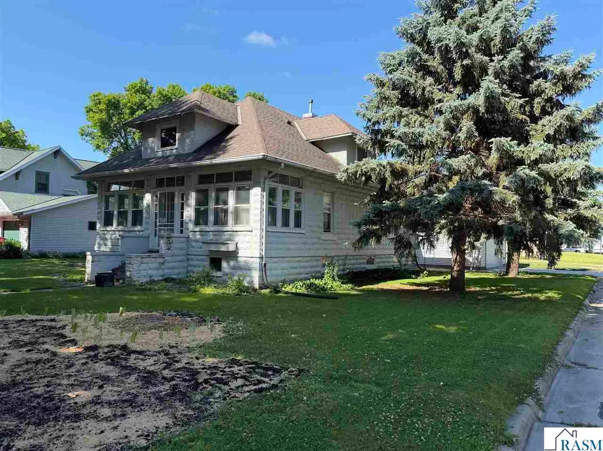 601 SE 1st Street, Fairfax, MN 55332 - #1