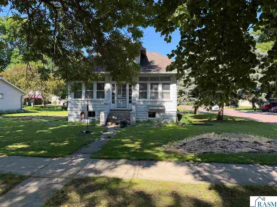 601 SE 1st Street, Fairfax, MN 55332 - #2
