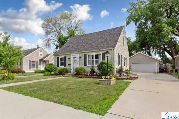 339 Jefferson Avenue, North Mankato, MN 56003