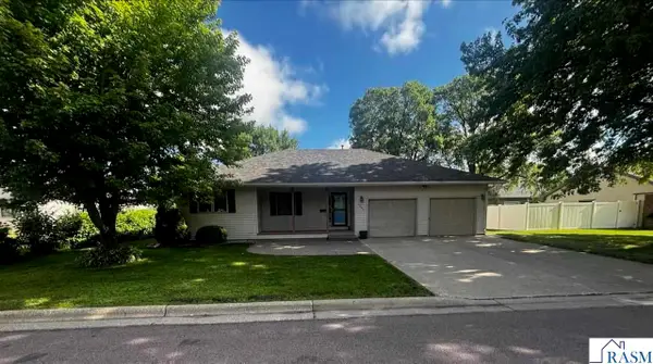 1205 Lloyd Lane, St. Peter, MN 56082
