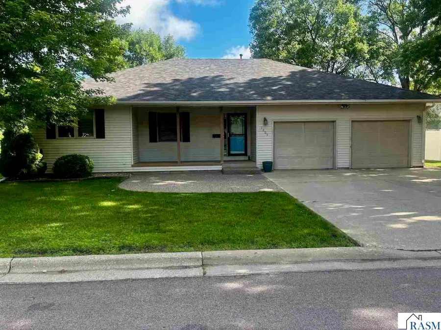 1205 Lloyd Lane, Saint Peter, MN 56082 - #2