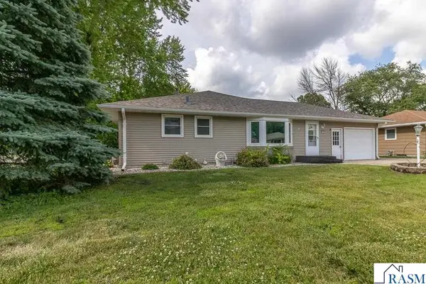 100 Meadow Lane, Mankato, MN 56001