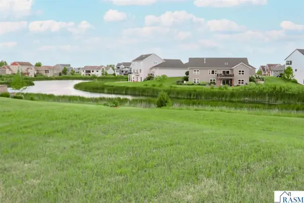 22 Sunset Court, North Mankato, MN 56003