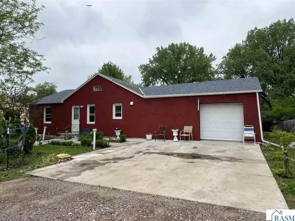 1113 S 2nd Avenue, St. James, MN 56081