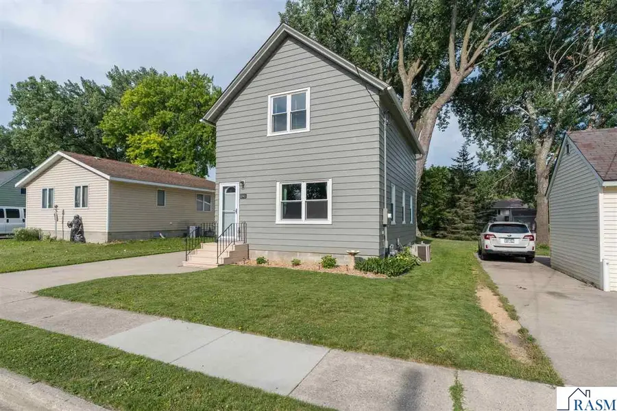 1041 Quincy Street, North Mankato, MN 56003 - #2