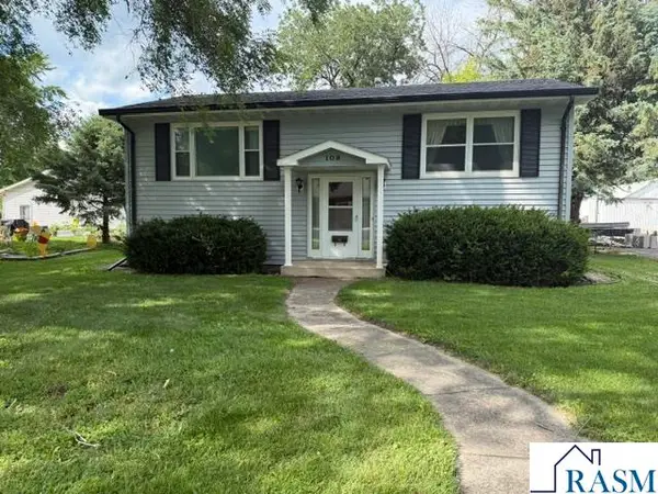 108 E Front Street, St. Clair, MN 56080