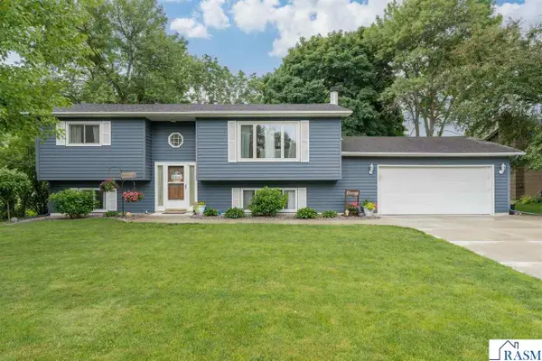 129 Mary Circle, North Mankato, MN 56003