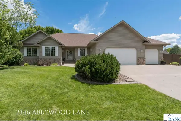 2346 Abbywood Lane, North Mankato, MN 56003