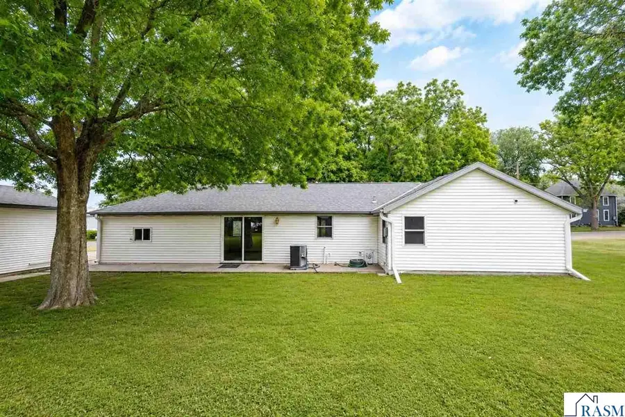 315 NE Buck Avenue, Madelia, MN 56062 - #2