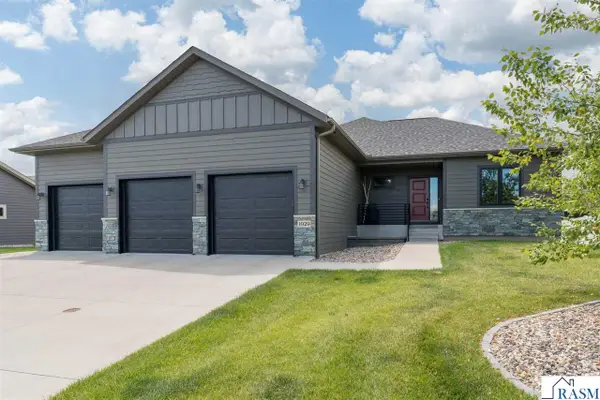 1929 Lexington Lane, North Mankato, MN 56003