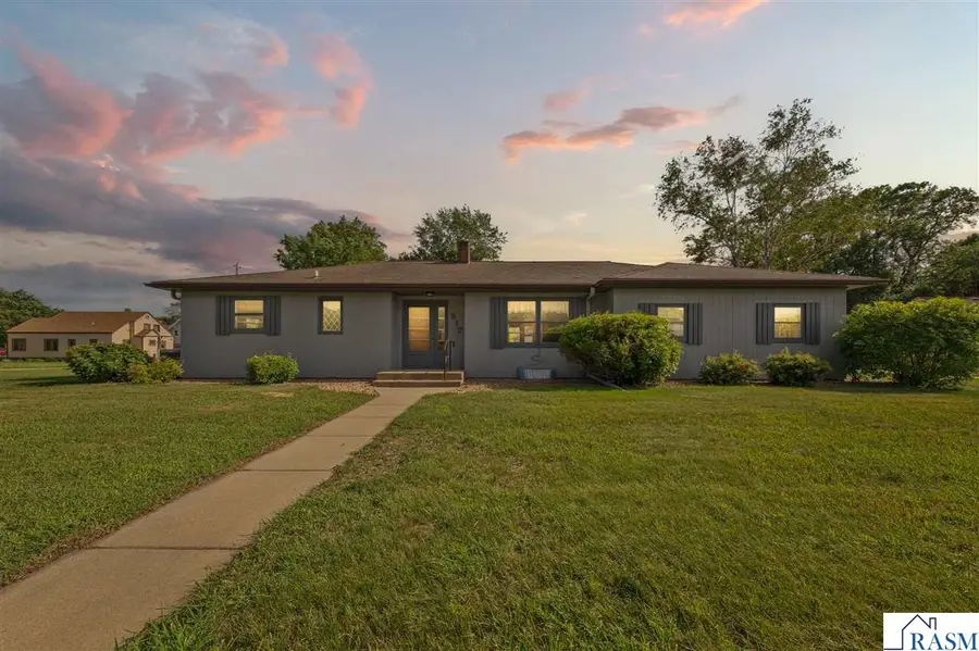 517 Court Avenue, Gaylord, MN 55334 - #2