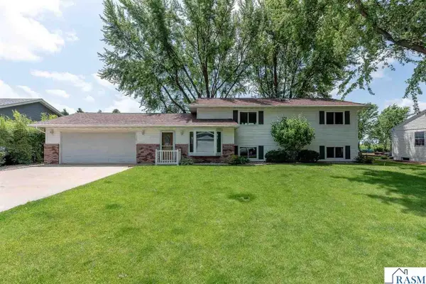 211 Holly Lane, Janesville, MN 56048