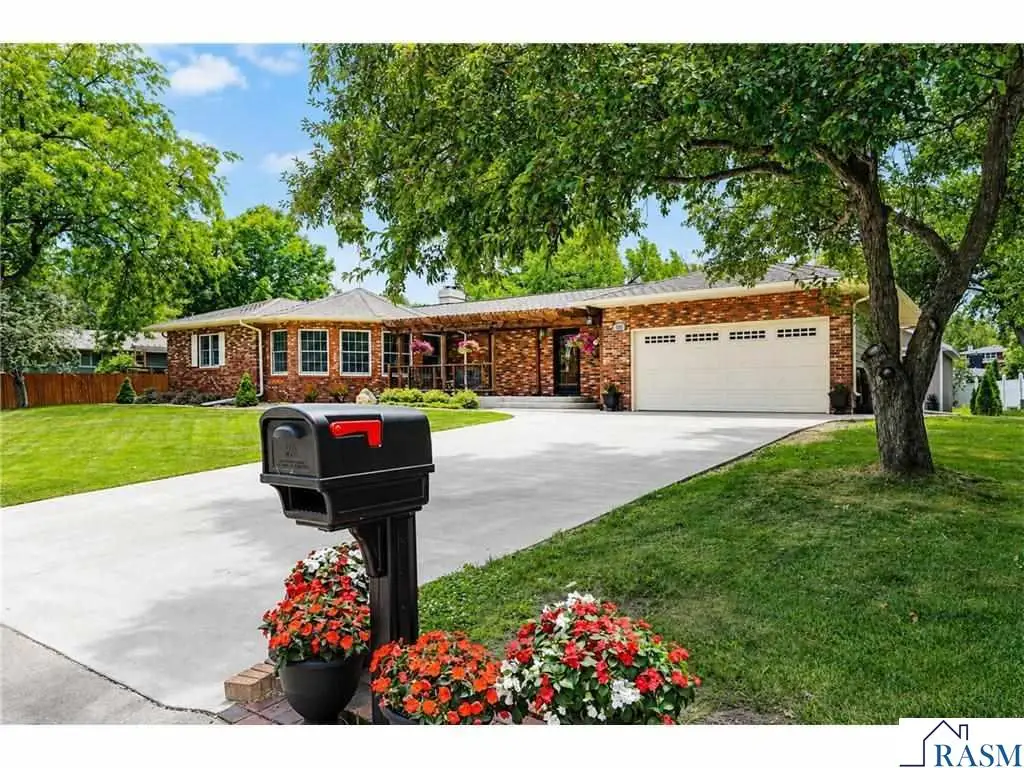 1005 W Richway Drive, Albert Lea, MN 56007 - #1