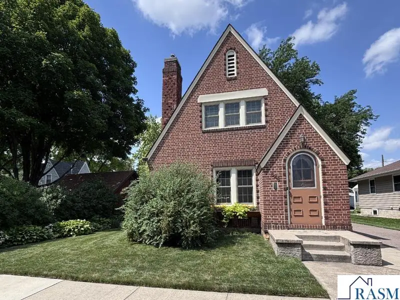 628 Grant Avenue, North Mankato, MN 56003 - #1