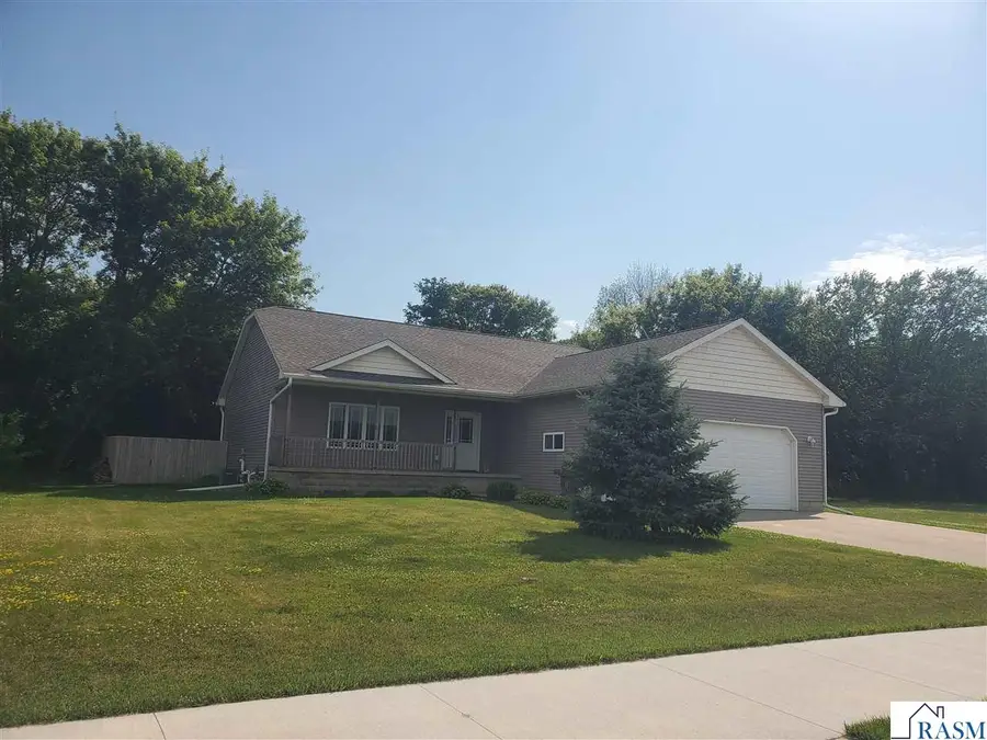 2327 Lake Avenue, New Ulm, MN 56073 - #2