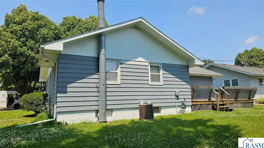 925 S 10th Street, New Ulm, MN 56073 - #3