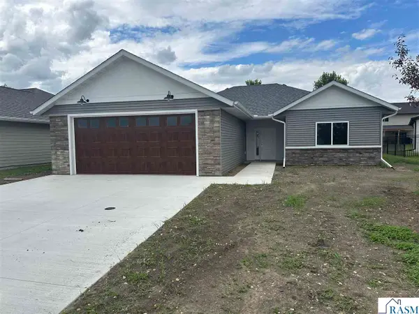 220 Copper Village Circle, Mankato, MN 56001