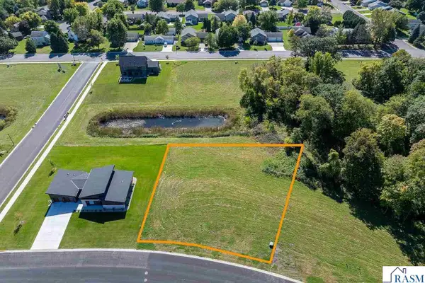 15 South Pointe Court, North Mankato, MN 56003