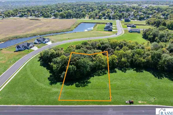 15 North Pointe Court, North Mankato, MN 56003