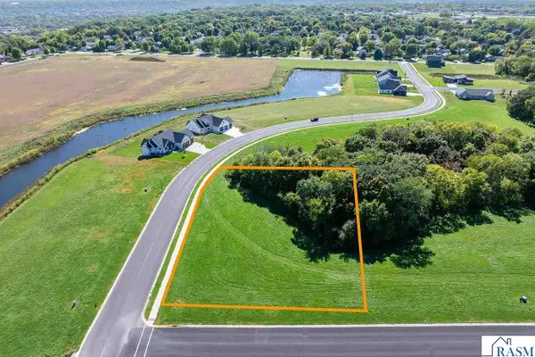 11 North Pointe Court, North Mankato, MN 56003
