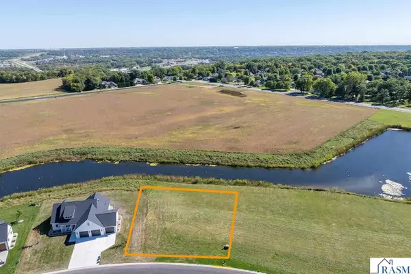 2128 Deerwood Drive, North Mankato, MN 56003