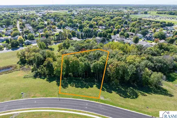23 South Pointe Court, North Mankato, MN 56003