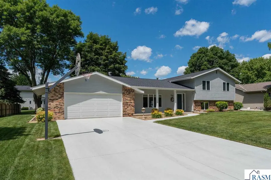 1028 Shady Oak Drive, North Mankato, MN 56003 - #2
