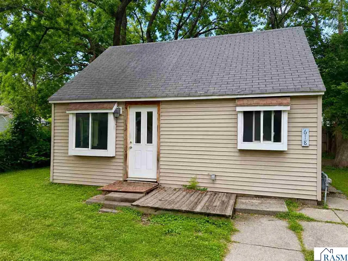 618 W 3rd Street, Mankato, MN 56001 - #1