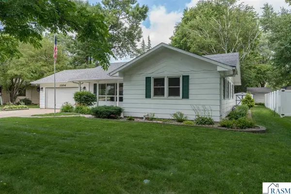 1506 James Drive, North Mankato, MN 56000-3