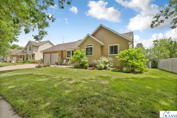 2306 Snowbird Lane, North Mankato, MN 56003