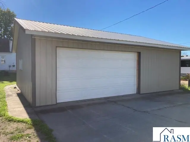 108 7th Ave NE, Sleepy Eye, MN 56085 - #2