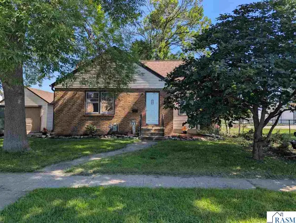 111 SE 6th Avenue, Waseca, MN 56093