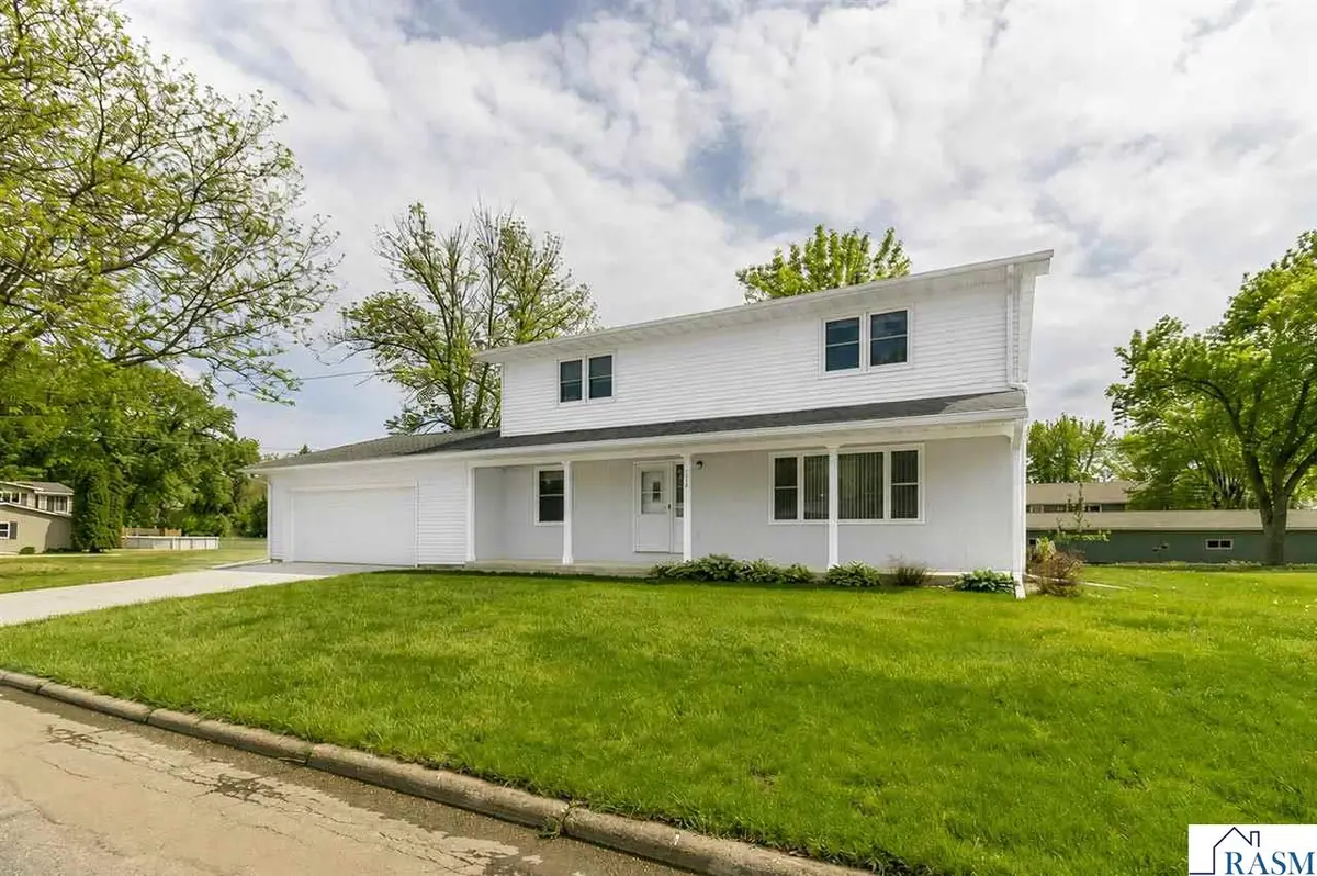 322 E Blue Earth Street, Lake Crystal, MN 56055 - #1