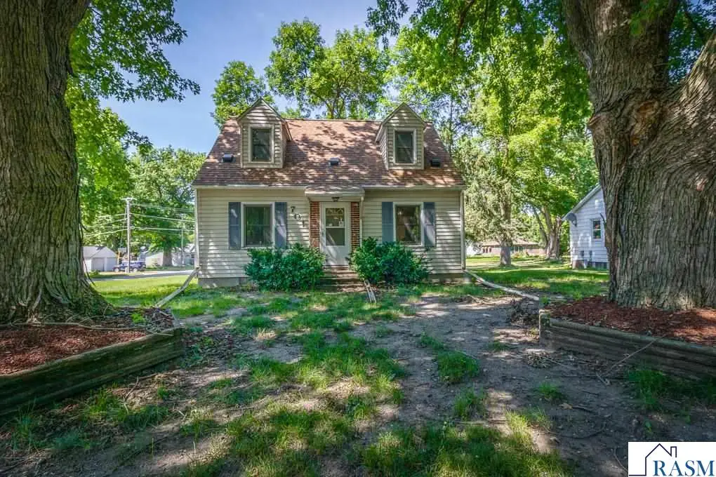 701 E Blue Earth Street, Lake Crystal, MN 56055 - #1