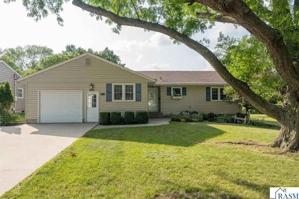 214 Clover Lane, Mankato, MN 56001 - #1