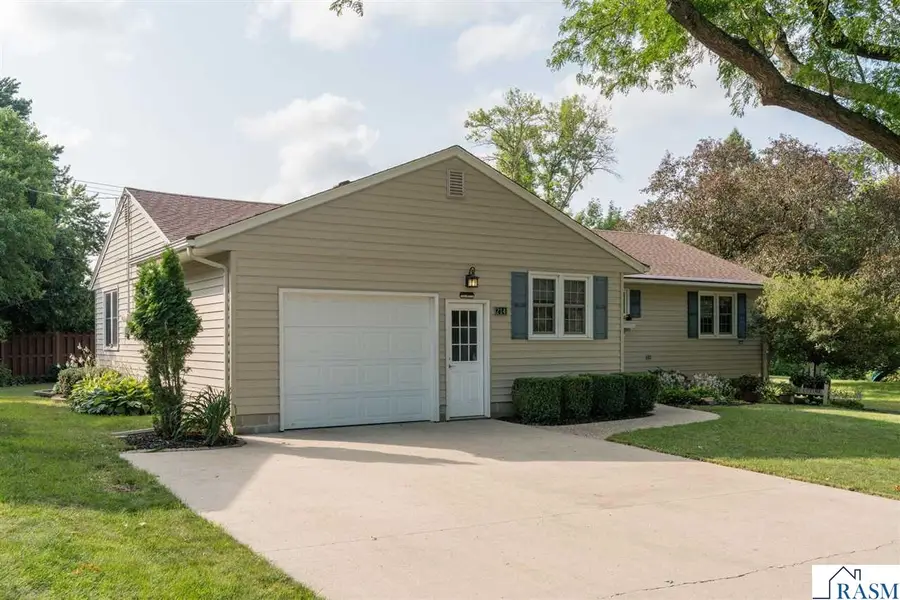 214 Clover Lane, Mankato, MN 56001 - #2