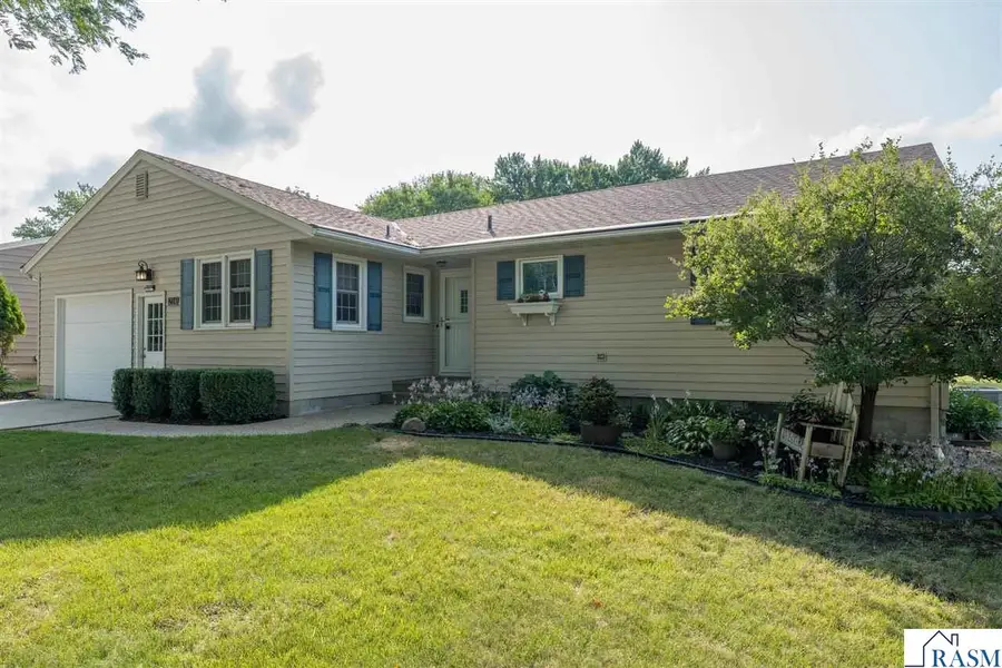 214 Clover Lane, Mankato, MN 56001 - #3