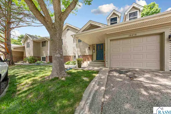 18450 Creeks Bend Drive, Minnetonka, MN 55345