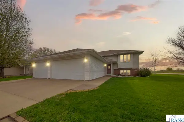 2101 Red Tail Lane, North Mankato, MN 56003