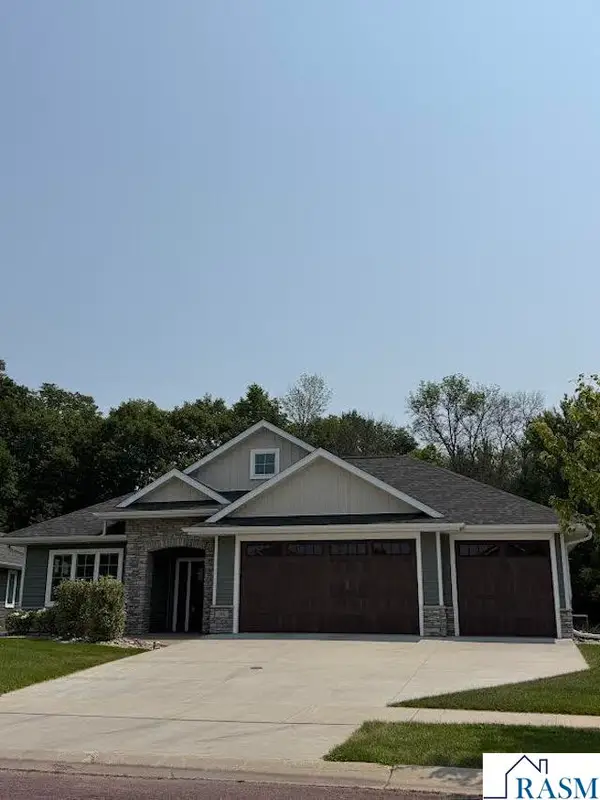 316 Dancing Waters Circle, Mankato, MN 56001