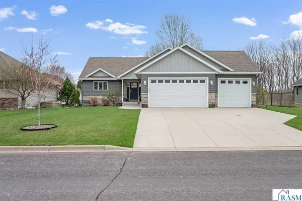 2292 Deerwood Drive, North Mankato, MN 56003