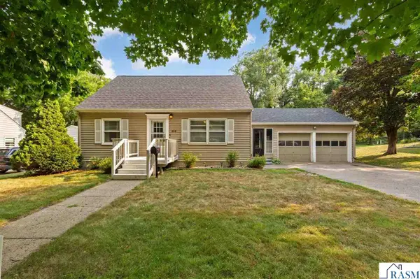 614 Lower Johnson Circle, St. Peter, MN 56082