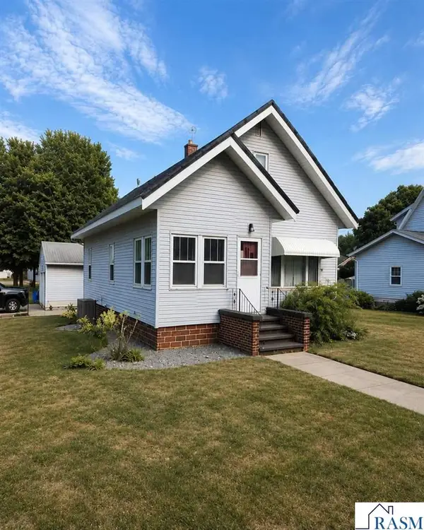 112 N White Street, Comfrey, MN 56019
