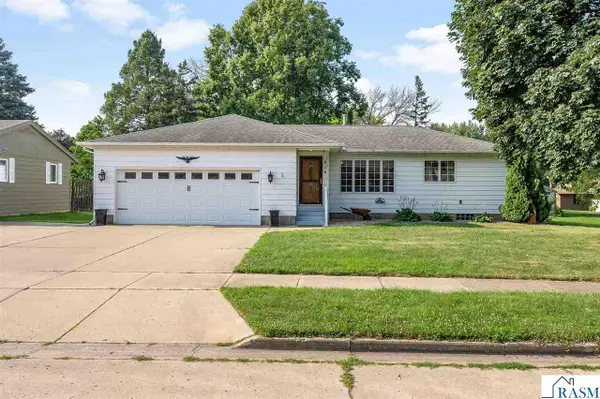914 School Street, Fairmont, MN 56031