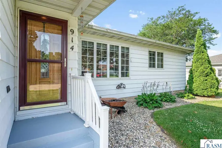 914 School Street, Fairmont, MN 56031 - #3