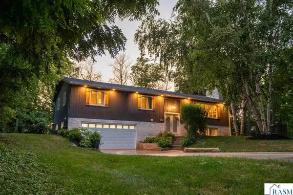 40 North Hill Court, Mankato, MN 56001