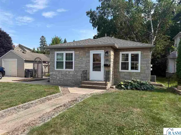 1219 E Main Street, Mankato, MN 56001